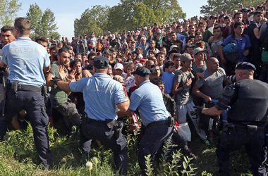 18 вересня 2015 року, 17:18 Переглядів:   Хорватія розпочала звозити мігрантів до угорського кордону