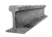 Перші рейки представляли собою укладені на дерев'яні шпали дві паралельно лежать дерев'яні балки із закріпленою зверху кованої сталевий смугою
