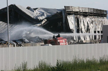 16 червня 2011, 00:02 Переглядів:   У Броварах через пожежу на складі впав дах