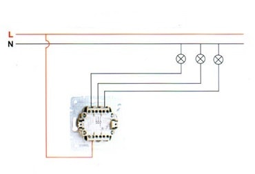 Правильна схема ланцюга, де L - фаза, що проходить через ключі і споживачі, N - нейтраль