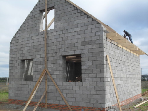 Будівництво будинку з керамзитобетонних блоків