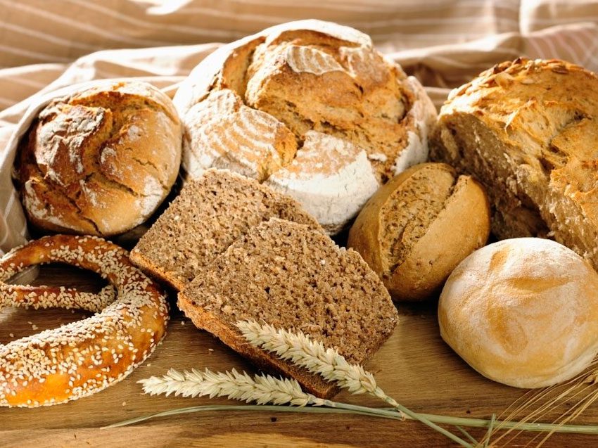 Все частіше і частіше можна почути, як заслужені дієтологи заявляють, нібито білий хліб здатний завдати серйозної шкоди здоров'ю людині, будучи шкідливим продуктом