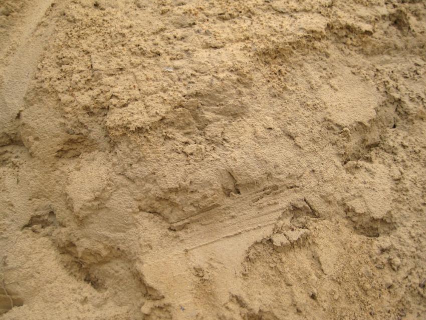 Щільність піску варіюється в межах 1,3-1,8 т / м³, і дорівнює 1,3 т / м³ для річкового піску, і 1,4 т / м³ - для кар'єрного