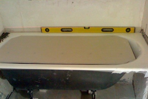 Встановлена ​​ванна зі сталі повинна відходити від краю стін на 1 або 2 мм