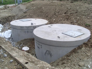 Схема каналізації з бетонних кілець - одна з найбільш популярних серед тих, які можна зробити на ділянці своїми руками
