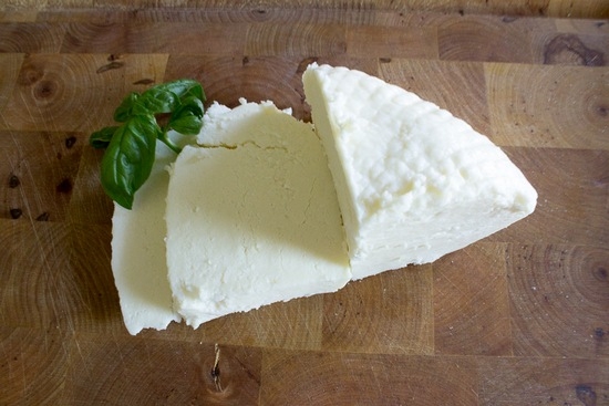Склад сиру по-адигейський і його користь для здоров'я